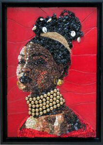 mosaik-kunst, mosaikportræt, portræt af Fatoumata Diawara, mosaik af natursten, smalti, perler, glas og strandskaller