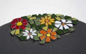 lav et mosaikbord diy mosaik på bord