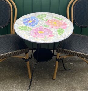 mosaikbord cafebord med mosaik blomster til haven havebord