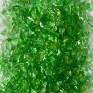 Små 2-6 mm transparente glasskærver. Pose med 40 gram Brug dem til mosaik der ikke skal fuges, fx små figurer, mandalaer, smykker eller mikro mosaik.