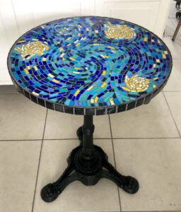 van gogh glas mosaik på bord