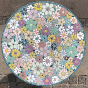 mosaikbord med retro blomster